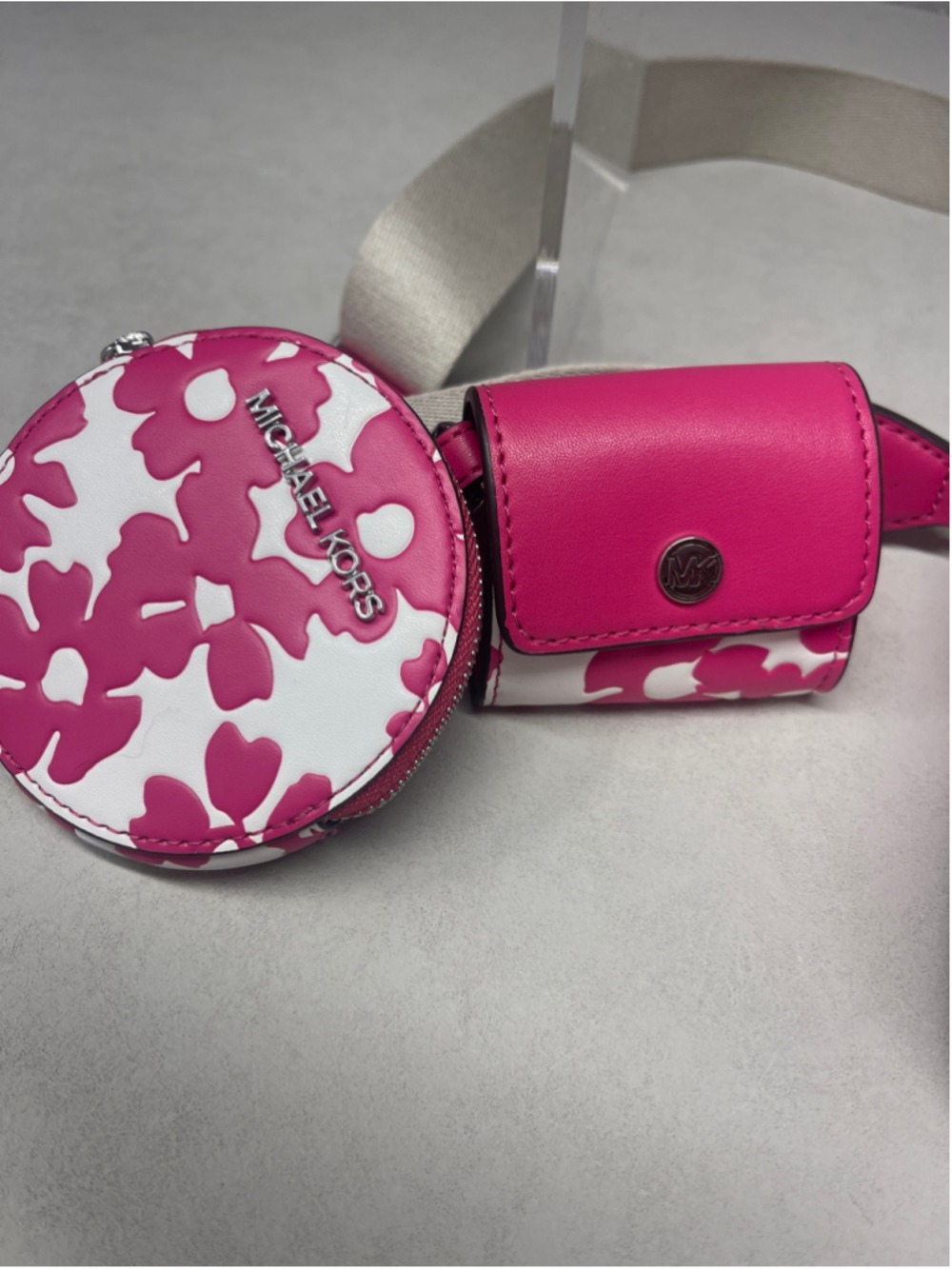Michael Kors Crossbody With Tech Accessories Attached Dragonfruit Floral - Picture 6 of 13